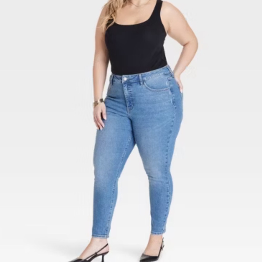 NWTS Universal Thread Women's High Rise Blue Jeans